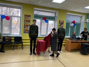 В Астраханской школе № 16 открыли Парту Героя